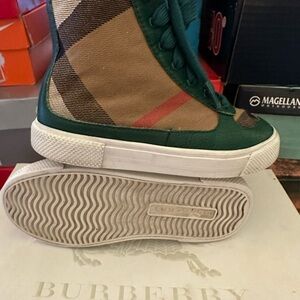 Burberry Hightop Size 27